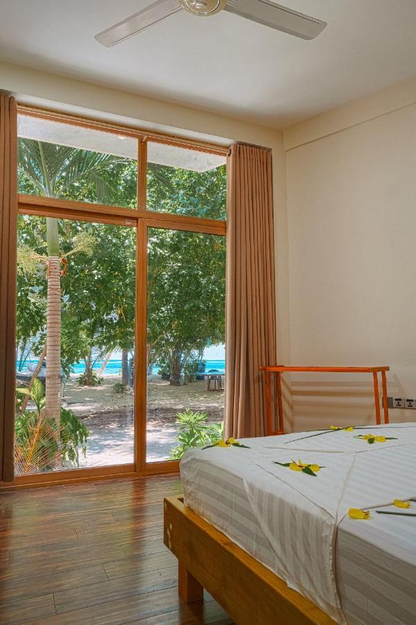 Finolhu Beach Guest House Felidhoo Bagian luar foto