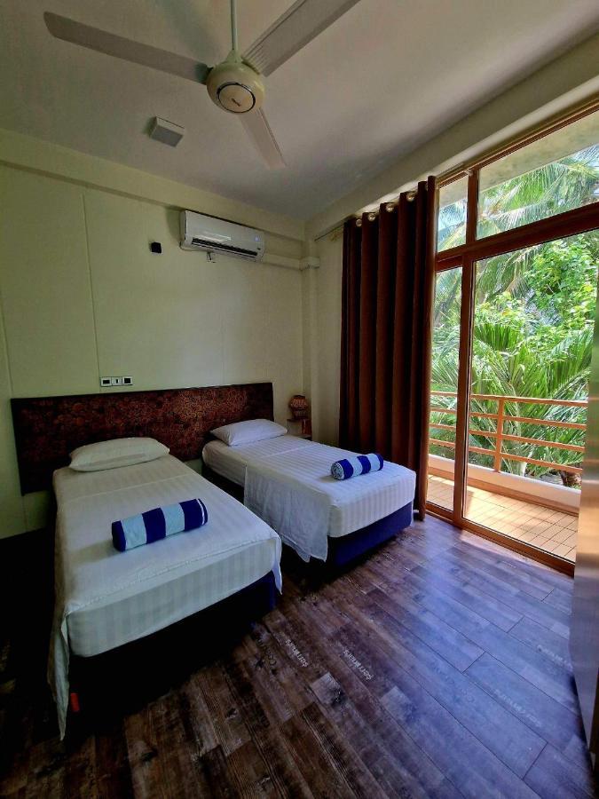 Finolhu Beach Guest House Felidhoo Bagian luar foto